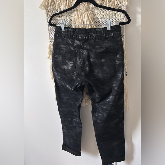 Bevy Flog Shely Black Camo Pull On Pants Joggers Size 27 - Picture 3 of 6